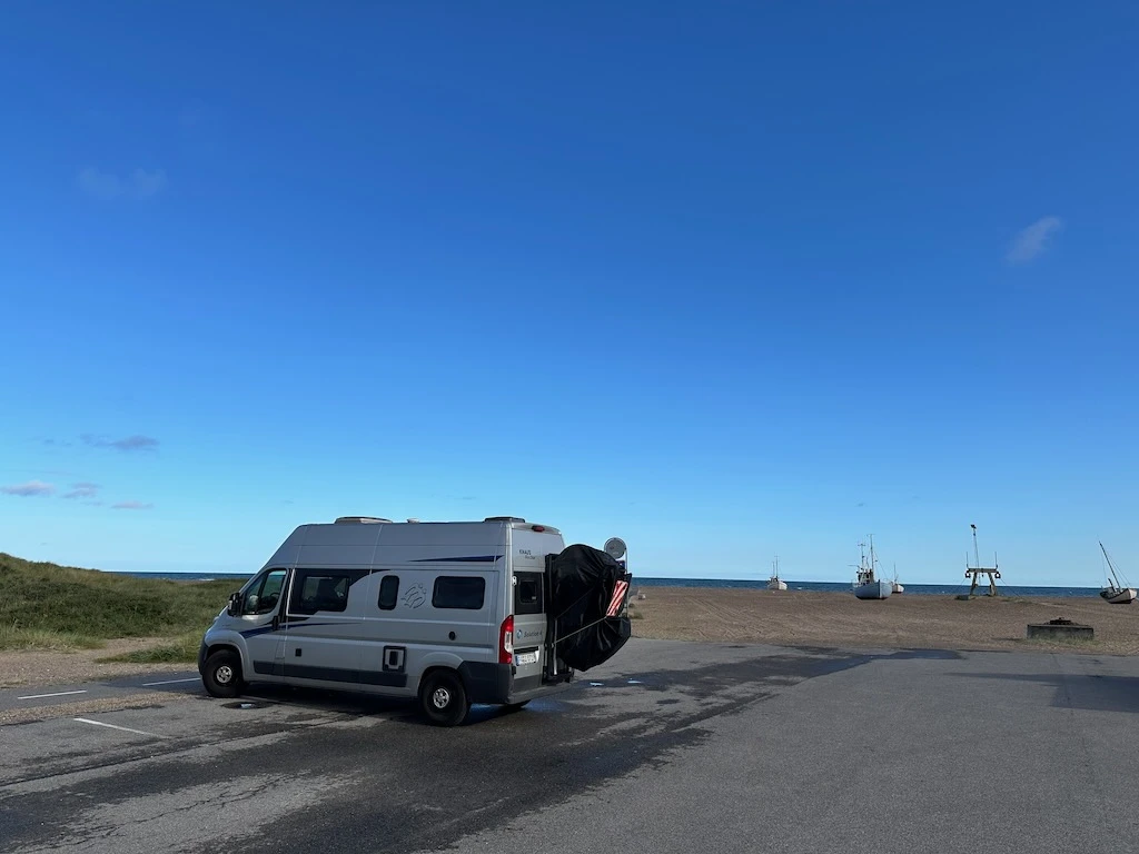 Dänemark mit dem Wohnmobil. Freistehen auf einem Stellplatz in Slettestrand.