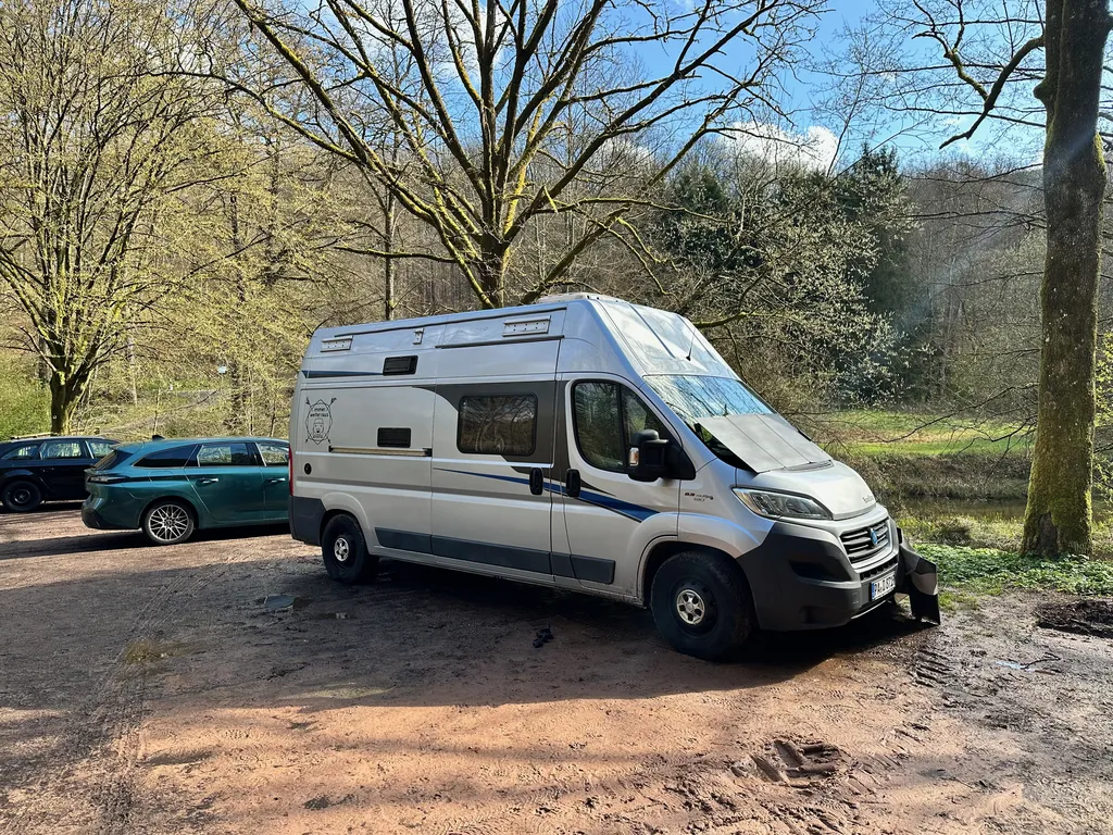 Vogesen und Elsass im Wohnmobil. Freistehen auf einem Stellplatz beim Etang du Fleckenstein.