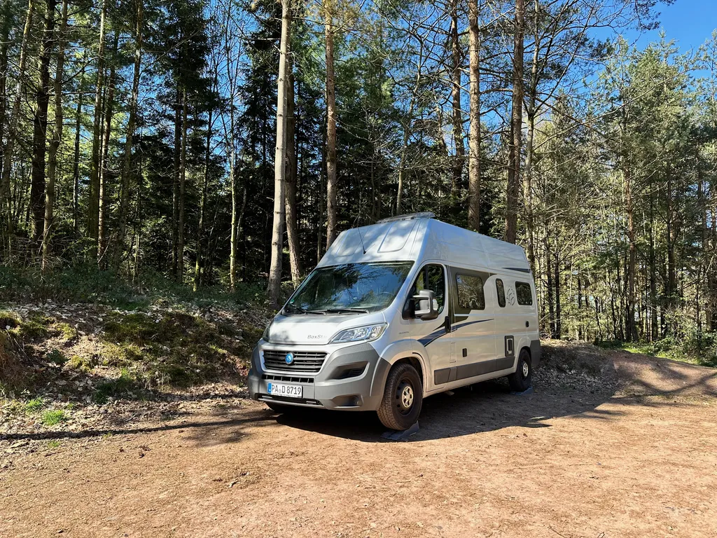 Vogesen und Elsass im Wohnmobil. Freistehen einekm Parkplatz bei Burg Groß-Geroldseck.